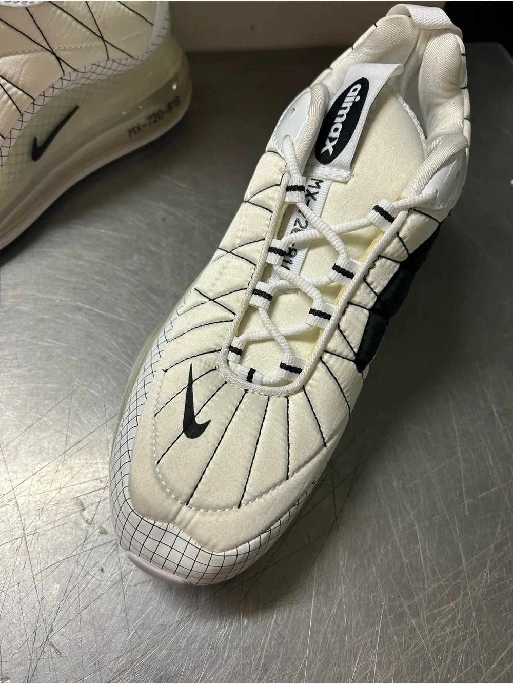 Nike Air Max 720 Size 10 Men